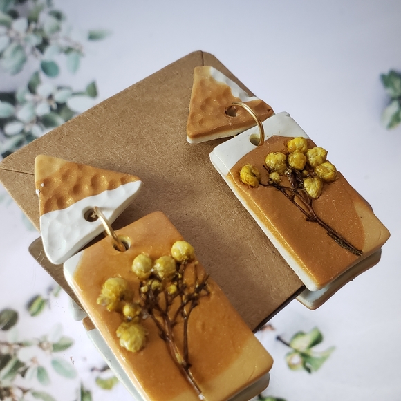 Handmade polymer clay earrings real flowers - Picture 5 of 8